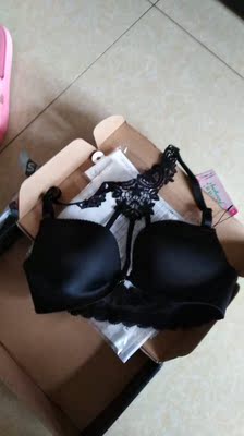 今天刚收到货，立即给好评，跟描述的一致，质量很好，上身效果不错