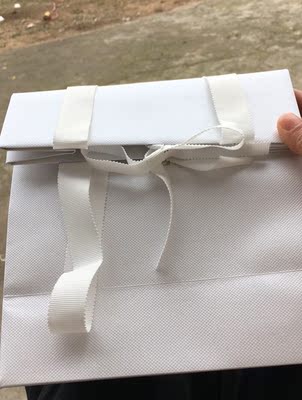 内内虽然等了蛮久。结果是开心的 款式 质量 做工 都喜欢  尤其是包装 高 大 上 又不失少女心   只看包装就已经很开心了  心情很好  会继续关注此店