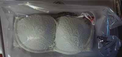 宝贝和图片描述一下，就是没有聚拢作用，但是很小巧很好看，客服也很有耐心😄