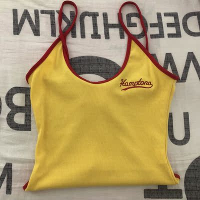 恕我直言 。！这件衣服也太好看了吧 。！！！上身真的要多好看就有多好看 。0线头 。刺绣也非常平整精致 。面料也不错 。很显白阿 。第一次穿黄色的衣服 。居然那么好看 。喜欢的可以入了