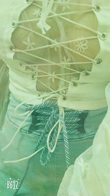 内衬尺寸到是不用担心，可是背心没有的我码只能买最大的将就里面要搭一件内衣了😥😥😥😥衣服很好看