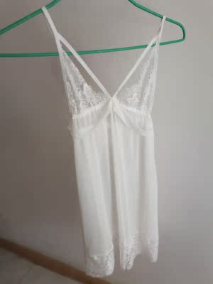 宝贝收到了，物流很快，很保密，衣服很漂亮，很透，质量也不错，穿着很舒服，很喜欢