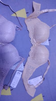 物流很快，内衣质量很好，开始买小了，退了，又重新买大一号。无钢圈，穿上很舒服。