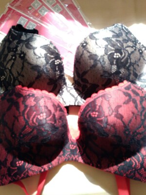 宝贝收到，惊喜收到。珀依兰无钢圈文胸穿起来特别舒服，柔软细腻，没有束缚感。外形设计也很有范儿，高贵、华丽、大气~特别喜欢这款，两个颜色全部收入。洗后不褪色不变形，棒棒哒！好品质注重细节，好品质值得信赖!以后选内衣，就选珀依兰了！&lsquo;