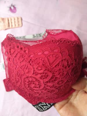 收到就迫不及待的试了，因为本人对文胸特别挑剔，不容易买到满意的，前几天已经在五家买了五款不同款式的，结果退了四家的，我都觉得不好意思了，本来都放弃在网上买了，看到这家的款式又想再试试，一口气买了三款，想到不合适就退到一家，没那么麻烦，结果出乎意料，居然三款都满意，天&hellip;简直不敢相信，特别是运动风的这款，超级舒服，底围弹力大，舒适性强，不知道运动款的老板会不会一直卖，收藏了，下次直接进店买。