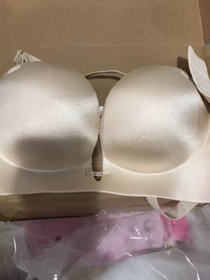 内衣不错，收到了都没让我失望，很满意，棉料软，很舒服，很亲肤，不错，棒棒哒，适合夏天，也很聚拢哦，非常好，同事看了也说质量不错，很满意，也忘了网址，下单了，客服推荐的尺码也很合适，很不错，重要的事情说三遍，很愉快的一次购物