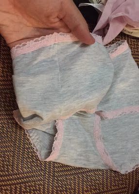 她们家的内裤,看起来都很不错,抱了很大的期望,摸起来质感都还蛮舒服的。希望好穿,如店名一样,贴身 她们家的内裤,看起来都很不错,抱了很大的期望,摸起来质感都还蛮舒服的。希望好穿,如店名一样,贴身