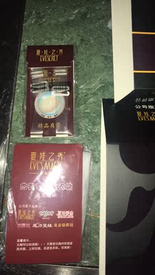 一次性买了两件，实体店不打折，打折的时候买的，价格很实惠，也是第一次买非海绵内衣，穿起来很聚胸，内衣质感非常好，客服服务帮忙介绍的尺码很合适，还送了内衣专用洗衣袋，送了一个透明肩带，下次会继续光顾的！