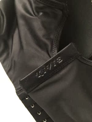 真的是金薇老顾客了，一下买了三件，还有一件老款高端款灰色的，胸小没办法只能穿厚杯的，聚拢效果真的是没话说，一直都在微商买，可是微商价格好贵啊！这个真的是正品，跟我在微商买的一样的，大家可以放心买，平时很少评论发图，只想把好东西分享给你们！