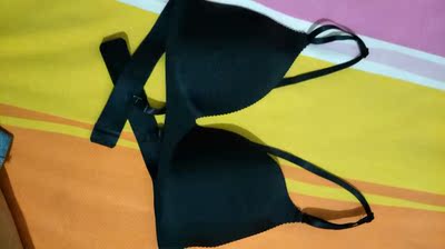 手感滑溜，穿上挺好，没想到这个价能买到这么好的内衣