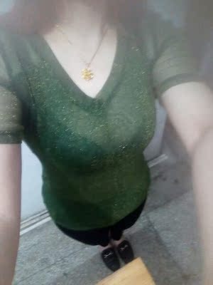 刚收到宝贝就试穿了，是我想要的感觉，有点小性感喔！就是不知道质量穿了以后会怎样，穿段时间再追评吧！