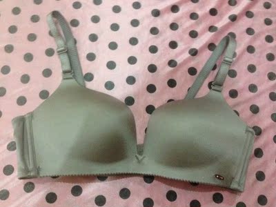 宝贝收到后，上身试了试，很舒服，尺码也正好，面料也可以，物流速度也快，颜色面料什么的都很喜欢，值得拥有哦