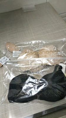 还是黑色好看😊，谢谢卖家送的杯垫