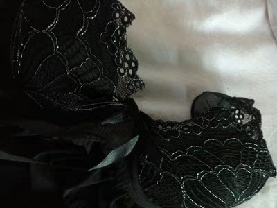 衣服也就一般，做工也不怎么好，罩杯都不一致，也不怎么聚拢，不像淘宝说的那么好