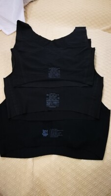 165 47 日常75b薄罩杯,没有海绵垫那种。 one size 款与经典通勤款s码 合适,前者比后者宽一两公分。 估计通勤款m码也能穿,只是没有s码,包得紧实些 上窜下跳了会儿,没有上跑。 两款面料不同,one size的面料比较常见,带点绒感,很亲肤。 经典款的承托力更强,类似运动面料,更密实的布料,没有均码款亲肤,但很明显质量更好,更经久耐穿。 经典款有漂亮盒子,还送胸垫,one size就一件内衣。 总之,很舒服,真的像没穿文胸一样 165 47 日常75b薄罩杯,没有海绵垫那种。 one size 款与经典通勤款s码 合适,前者比后者宽一两公分。 估计通勤款m码也能穿,只是没有s码,包得紧实些 上窜下跳了会儿,没有上跑。 两款面料不同,one size的面料比较常见,带点绒感,很亲肤。 经典款的承托力更强,类似运动面料,更密实的布料,没有均码款亲肤,但很明显质量更好,更经久耐穿。 经典款有漂亮盒子,还送胸垫,one size就一件内衣。 总之,很舒服,真的像没穿文胸一样