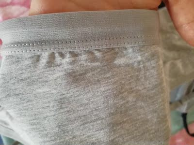 有内衣袋  很方便了   面料是莫代尔的  很薄 但是很舒服 客服推荐的码子很准  黑色和灰色是最百搭的  喜欢  有胸垫一体 不用担心错位 凸点   哎呀反正就是喜欢 以后还会买的