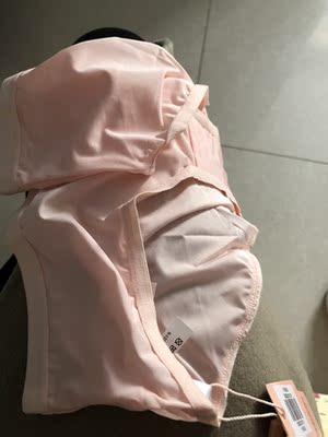 一天就到了快递很给力，特别有质感，颜色也特别好看！