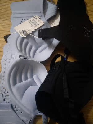 满意，面料摸着很舒服，下单后两天就到了，穿着也很舒服