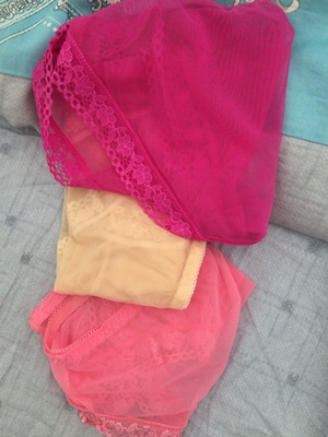 内裤真的太好看了，摸着手感很棒，质量很好，好评。