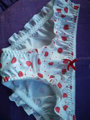 衣衣收到，特别好看，手感也很柔软，外面的面料是弹力布，想类似游泳衣的布料，贴着皮肤的地方是棉的，比较舒适，洗了不掉色。等穿的好了再来回购