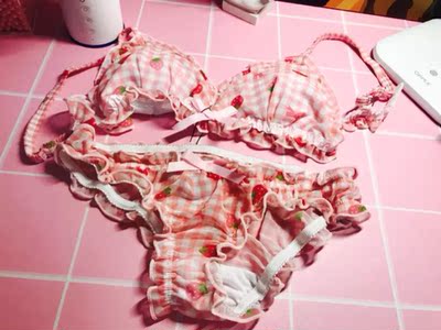 阔爱！！！ 被室友安利的 超级可爱的草莓噢