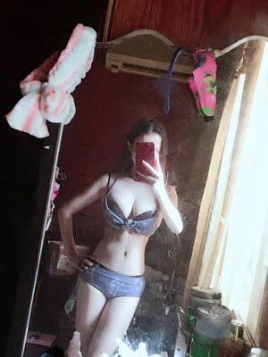 很好，很性感。超显胸。