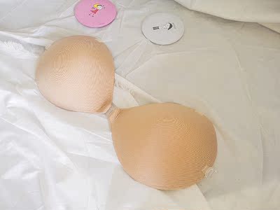 盒子包装精美，一开始还以为是直接贴的，然后搜了下视频才知道要一个一个贴到乳房，黏贴性的哦，有聚拢效果值得购买。