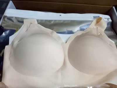 内衣很好穿，已经买过一次了，还是那么舒服，弹力很好，穿上很贴身，面料柔软，款式新颖独特，美美哒，超级喜欢！