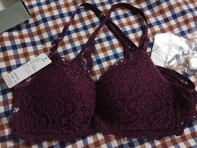 宝贝已收到，迫不及待试穿了一下，很舒服，是我一直想买的款式，我自身溜肩，一般款式的内衣穿着实在是受罪，总掉带，这款内衣实在是太适合我了！谢谢商家！还有你们送的小礼物，隐形内衣带！