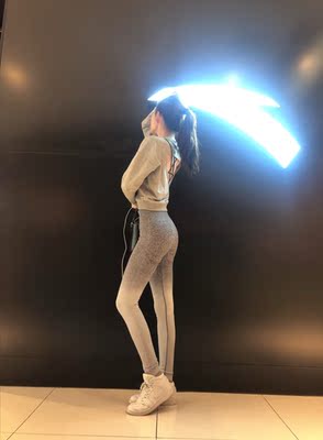 看图片觉得很特别就买了，收到实物后真的不要太好看！穿起来超舒服！穿起来超显身材，像我这种扁平pp的人，竟然穿出了臀型也是🤭🤭🤭开开心心～穿着去练舞基本都沉浸在自己的身材当中无法自拔&hellip;&hellip;赴上一个。。自嗨视频