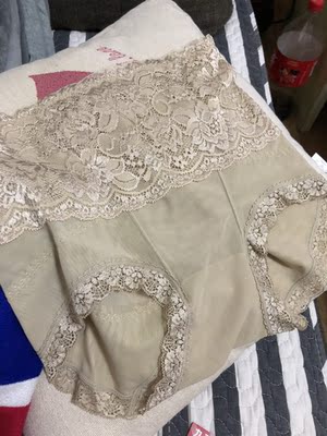 包装很好高大上的感觉，穿上微收腹，不勒