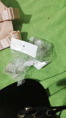 穿在身上很舒服 ,很软很贴身 后面带子可以调节的 不怕太松太紧 还送了透明肩带 很满意 物流也挺快的 穿在身上很舒服 ,很软很贴身 后面带子可以调节的 不怕太松太紧 还送了透明肩带 很满意 物流也挺快的