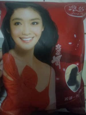 内裤质量不错。颜色也挺好看的。没有色差。是纯棉的。贴身穿不错。很满意。做工非常精细。没有线头。布料特别柔软。价格挺划算的。以后内裤就选定这家了。