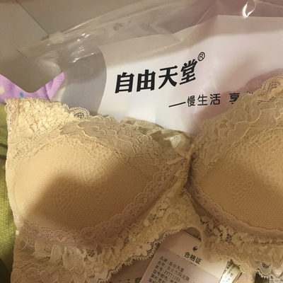 真丝的柔滑舒适，大小合适不过。老板服务态度很好！赞一个，给五分好评！比较满意的一次购物！