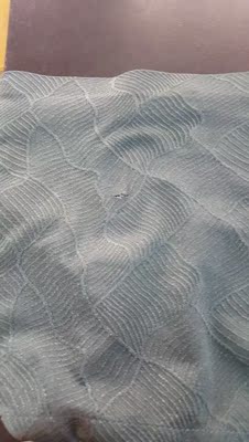 内衣还可以，内裤看图，洗过一次水就这样子了，应该是这布时间长了，碎了。