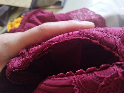 买了三条内裤，另外加个内衣套装。内裤还满意。就是那个内衣&hellip;&hellip;我严重怀疑我买到次品了，做工做工差，线头也多，洗了还有点掉色。真的还不如都市丽人几十块的内衣。下次再也不到你家买了，真失望。