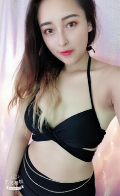 很漂亮的链子。这个链子的颜色是淡淡的金色不会给人感觉很浮夸,但是又有轻微的奢华,很满意 很漂亮的链子。这个链子的颜色是淡淡的金色不会给人感觉很浮夸,但是又有轻微的奢华,很满意