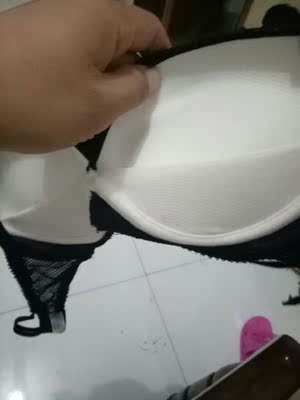 还不错吧,穿着挺舒服的,也不算很厚,有了孩子没胸了,这款可以隆胸,不空杯,两排扣的很喜欢 还不错吧,穿着挺舒服的,也不算很厚,有了孩子没胸了,这款可以隆胸,不空杯,两排扣的很喜欢