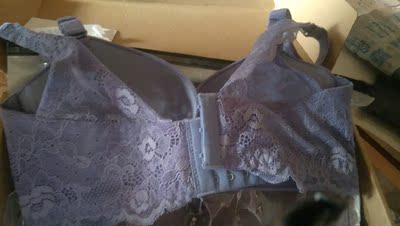 宝贝收到了，质量不错，摸着很舒服，，已经洗了，也没掉色，颜色和图片一样，很喜欢。