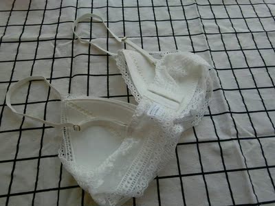 内衣敲好看的~~薄款的百搭款内衣，质感也舒服呢，开心，一次愉快的购物~会继续回购店内其他款式的~~