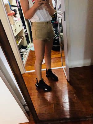 裤子不错，很显腿长。