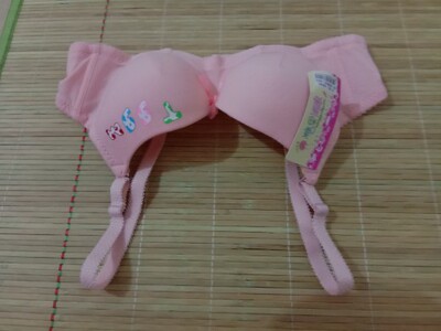 质量很好，穿着很合身，尺码很准!颜色很正，跟图片介绍的-样，不掉色，是我喜欢的款式!