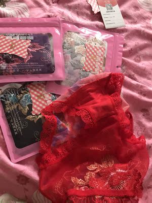 质量好的没话说我的卧室光线很暗实物比图片好看做工精细尤其是刺绣太精美了正反面都看不到掉着的线头面料穿着也很舒服很端庄的设计当然还有性感老公很喜欢捂脸跑走&hellip;&hellip;