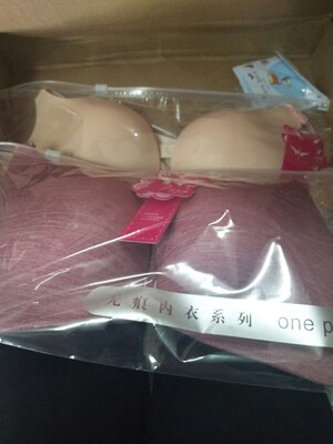 质量很好,快递也很快,送了小礼物,很喜欢 质量很好,快递也很快,送了小礼物,很喜欢