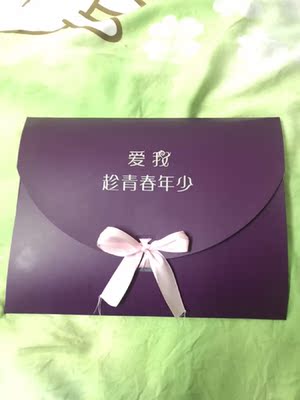 这是我最喜欢的睡衣，搭配白色堆堆袜，特别有范，面料很舒服，包装十分精美。一次很愉快的购物。