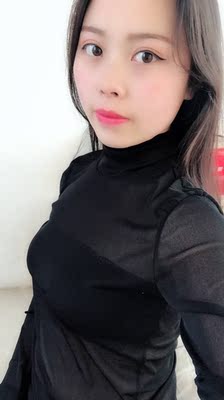 挺好看的，里边大哥小背心之类的或者是做内搭都挺个性的，衣服穿着挺显瘦滴，目前穿着也没有出现抽丝的现象，必修滴满意哈