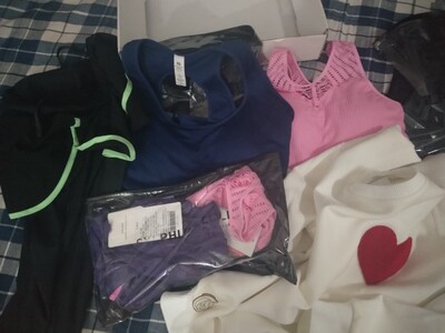 已经爱上萝莉家的宝贝了，继续回购中，宝贝质量超级无敌好，太喜欢了，爱你爱你么么哒，一堆都是萝莉家的宝贝，喜欢的妹子不要犹豫了运动内衣穿上特别舒服，要开始运动减肥了