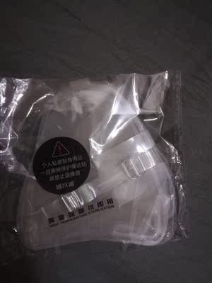 发货非常快  下单第三天就收到了。这个充气的隐形文胸很不错哦 充气很方便 粘性很好  不会掉