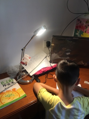 分析给孩子买德国柏曼护眼灯怎么样,真的有用吗?哪款好?