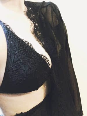 这种三角杯没有聚拢效果，就是舒服，还是小胸更适合穿